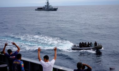 Ecuador Navy Guards Galapagos from Illegal Fishing