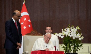 Pope Francis Visits Singapore’s Parliament