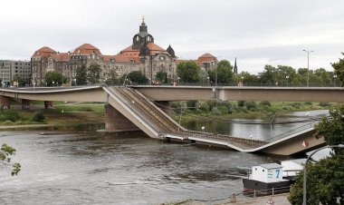 Dresden Engineers Demolish Collapsed Bridge Section