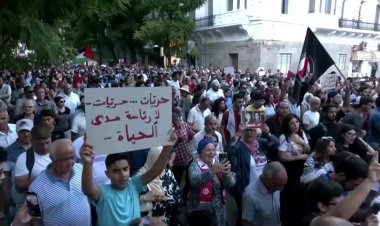 Tunis protesters clash with police ahead of election