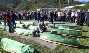 Bosnia mourns victims of deadly flash floods