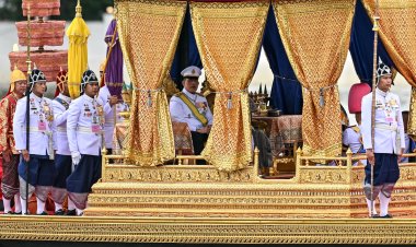 Thai king's 72nd birthday marked by royal barge parade
