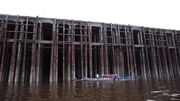 Amazon’s Manaus port hits record low amid drought