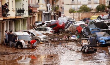 Flash floods in Spain’s Valencia kill 158