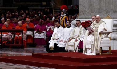Pope Francis opens Holy Year at Christmas Mass