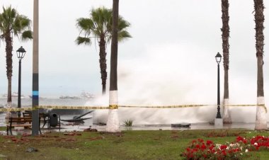 Extreme waves wreak havoc in Ecuador and Peru
