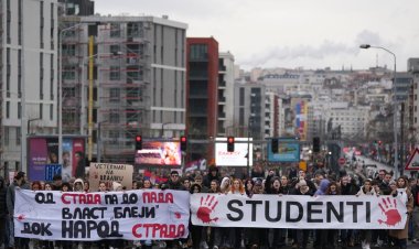 Students block Belgrade highway in protest