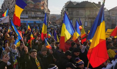Romanians protest election cancellation
