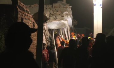 Building collapse in Delhi's Burari traps 15