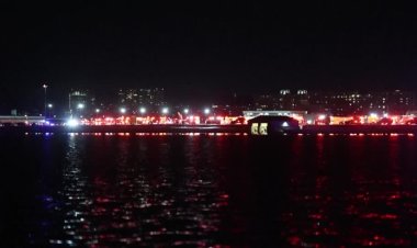 Mid-air collision kills 21 near Washington DC