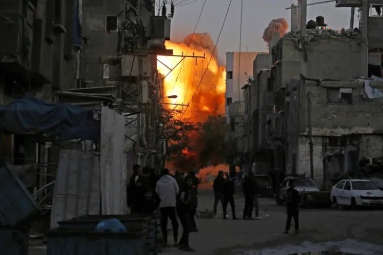 Israeli airstrike kills 5 at Gaza shelter