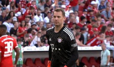 Neuer extends Bayern contract until 2026
