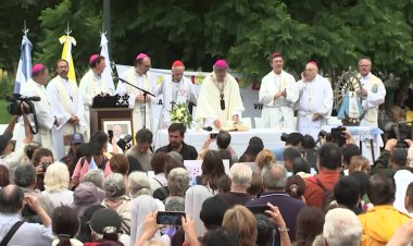 Faithful gather in Buenos Aires to pray for the pontiff
