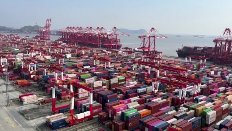 Trump pauses tariffs on Canada, Mexico