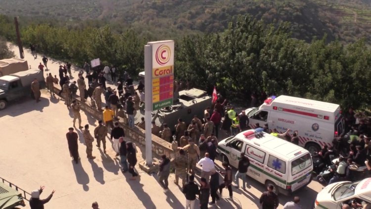 Lebanese civilians return to ruined villages