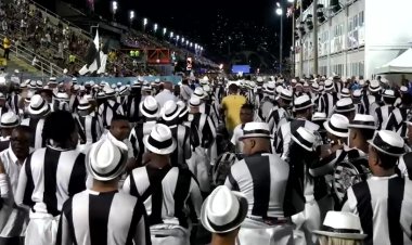 Rio's Carnival bursts into life