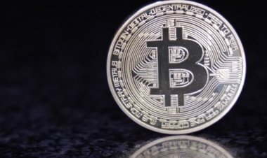 Bitcoin drops 6% amid policy uncertainty
