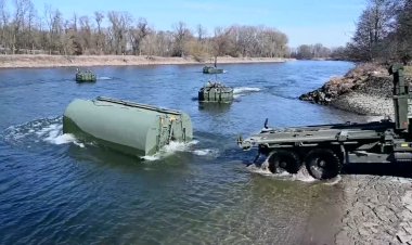U.S. soldiers train on Danube River bridges