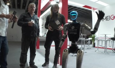 Humanoid robot G1 showcases AI potential at MWC 2025