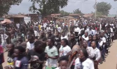 Thousands mourn slain Congolese singer Idengo