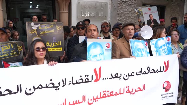 Tunisian activists protest opposition trial