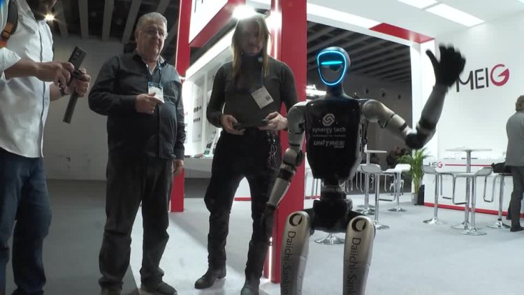 Humanoid robot G1 showcases AI potential at MWC 2025