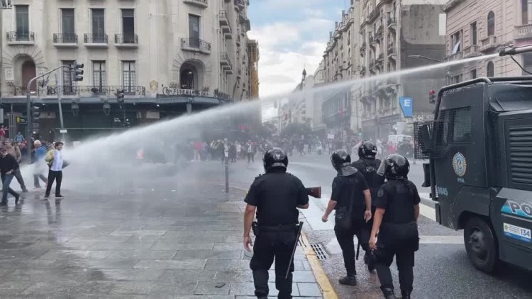 Argentine pension protests turn violent