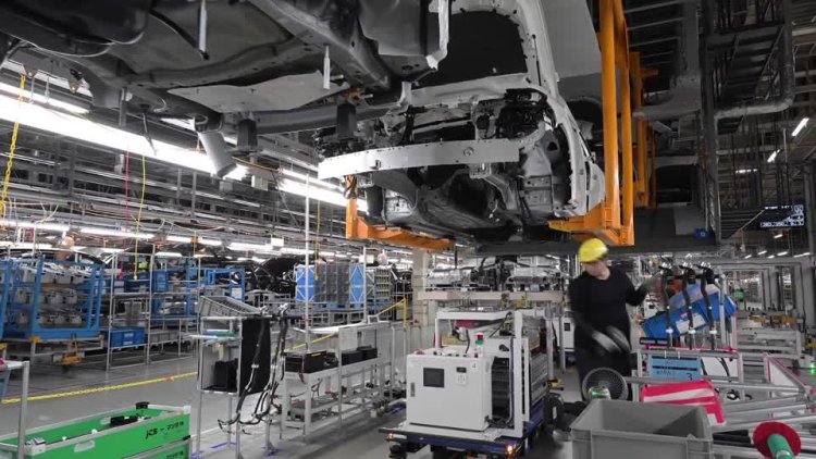 Japan's economy contracts in key sectors