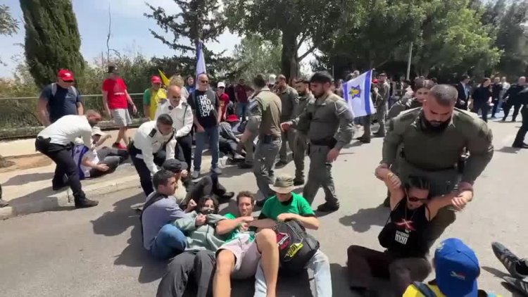 Israeli protesters clash with police over budget vote