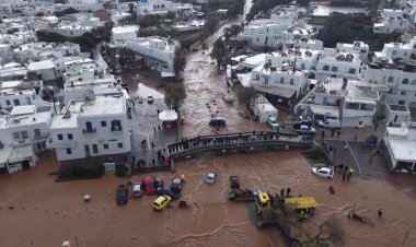 Heavy floods hit Greek island of Paros