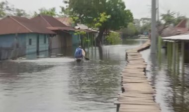 Floods displace hundreds in Colombia town