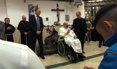 Pope visits Rome prison despite illness