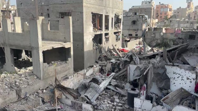 Israeli airstrikes kill civilians in Gaza