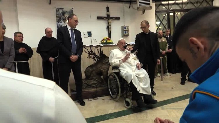Pope visits Rome prison despite illness