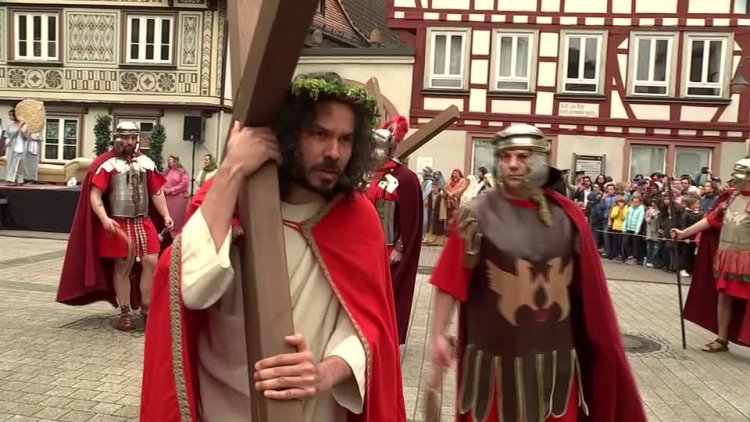 German town stages Good Friday reenactment