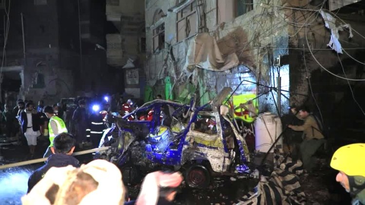 U.S. airstrikes kill 12 in Sanaa marketplace