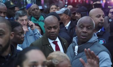 Newark mayor arrested at ICE facility