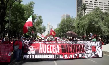 Mexican teachers protest retirement law