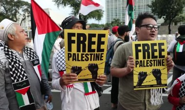 Muslims protest Gaza war at U.S. embassy