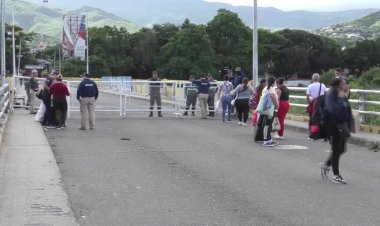 Venezuela shuts borders before elections