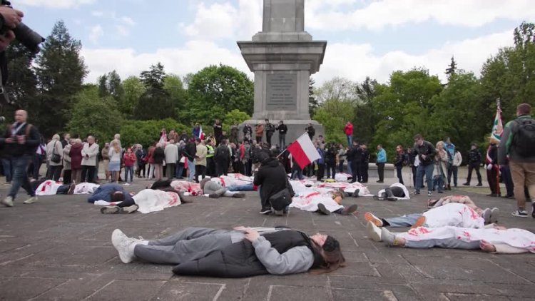 Russian envoy attacked at Warsaw cemetery