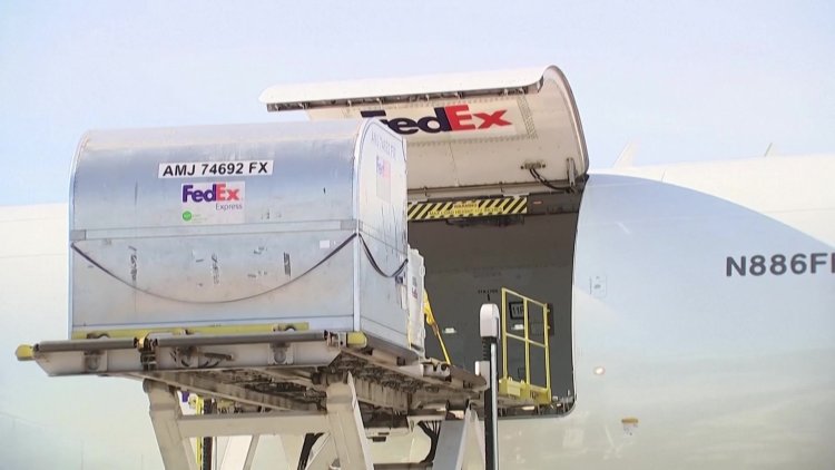 U.S. cuts China tariff on low-value goods