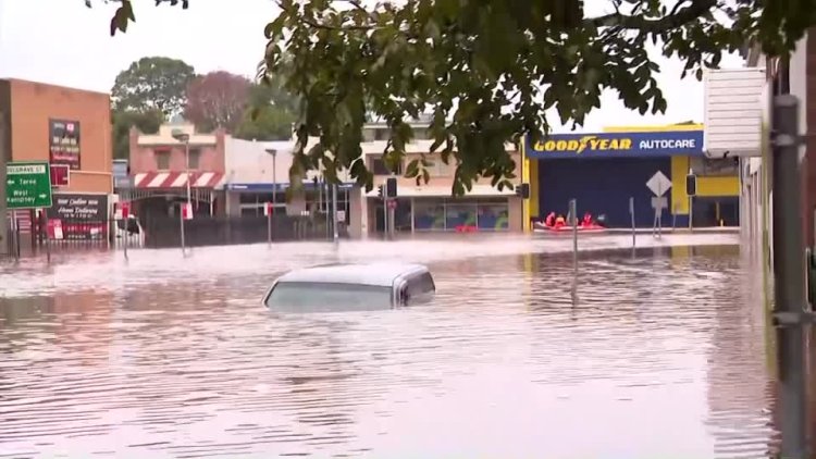 Floods in Australia leave five dead