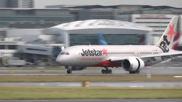 Qantas to shut down Jetstar Asia