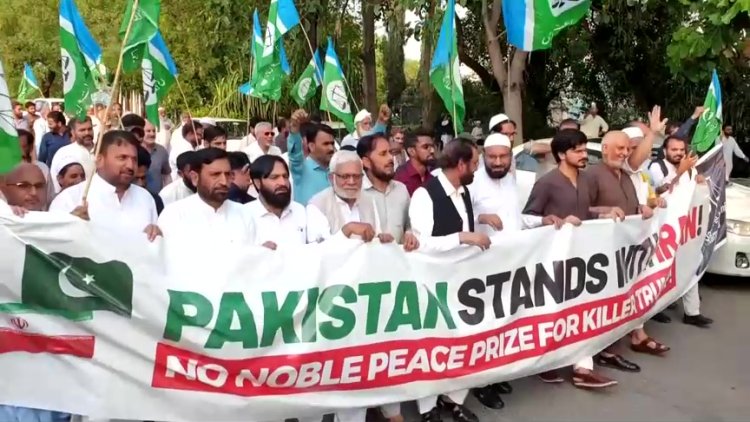Pakistanis protest U.S. strikes on Iran