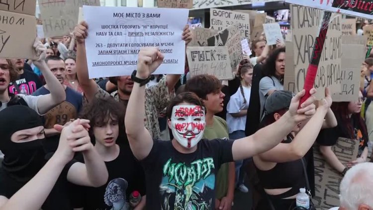 Zelensky restores anti-graft agency power