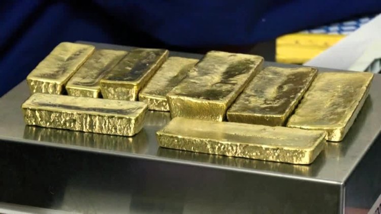 Gold hits record as Fed cut hopes grow
