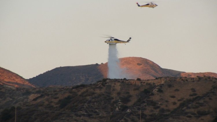 Los Angeles crews contain brush fire