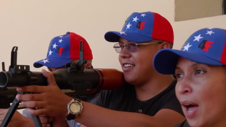Venezuela trains civilians for defense