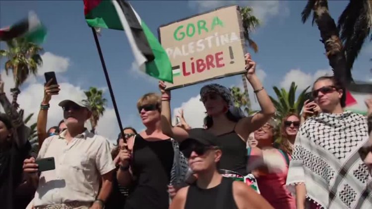 Barcelona flotilla sails for Gaza aid
